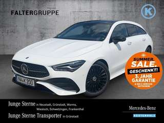 Schräge Frontansicht auf einen Mercedes-Benz CLA , freigestellt