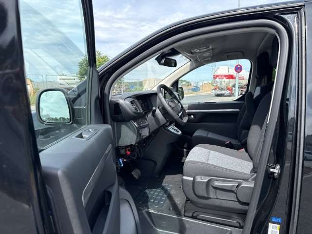 Fahrzeugbild eines Peugeot Traveller