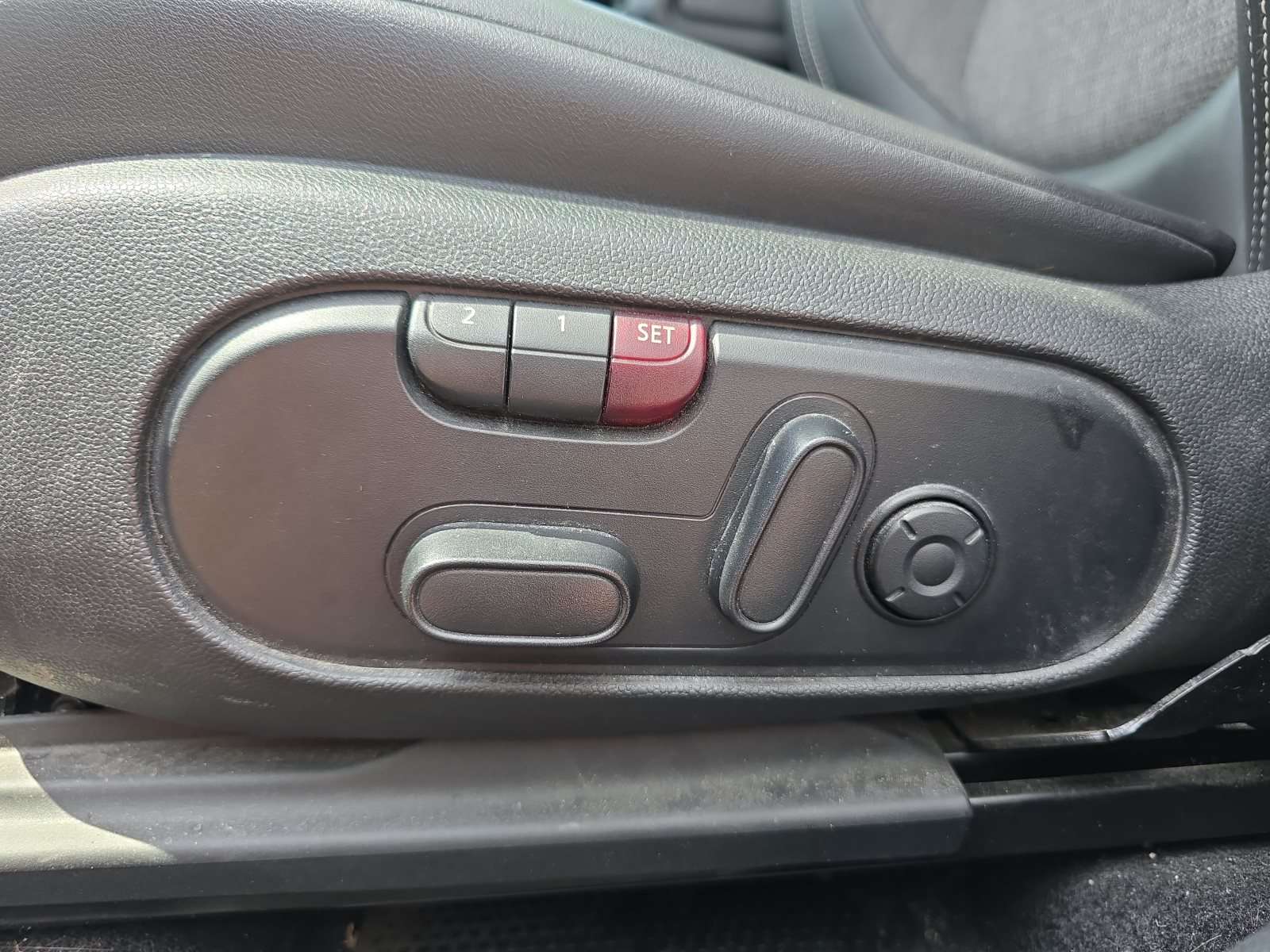 Fahrzeugbild eines MINI COOPER
