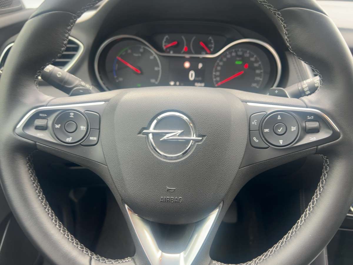 Fahrzeugbild eines Opel Grandland X