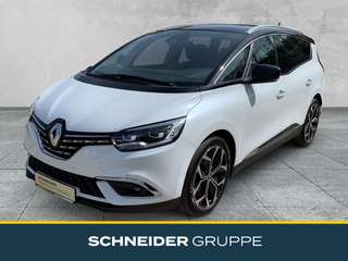 Schräge Frontansicht auf einen Renault Grand Scénic , freigestellt