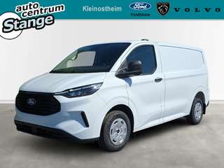 Schräge Frontansicht auf einen Ford Transit Custom , freigestellt