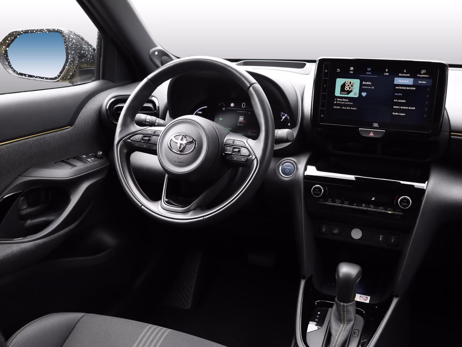 Fahrzeugbild eines Toyota Yaris Cross