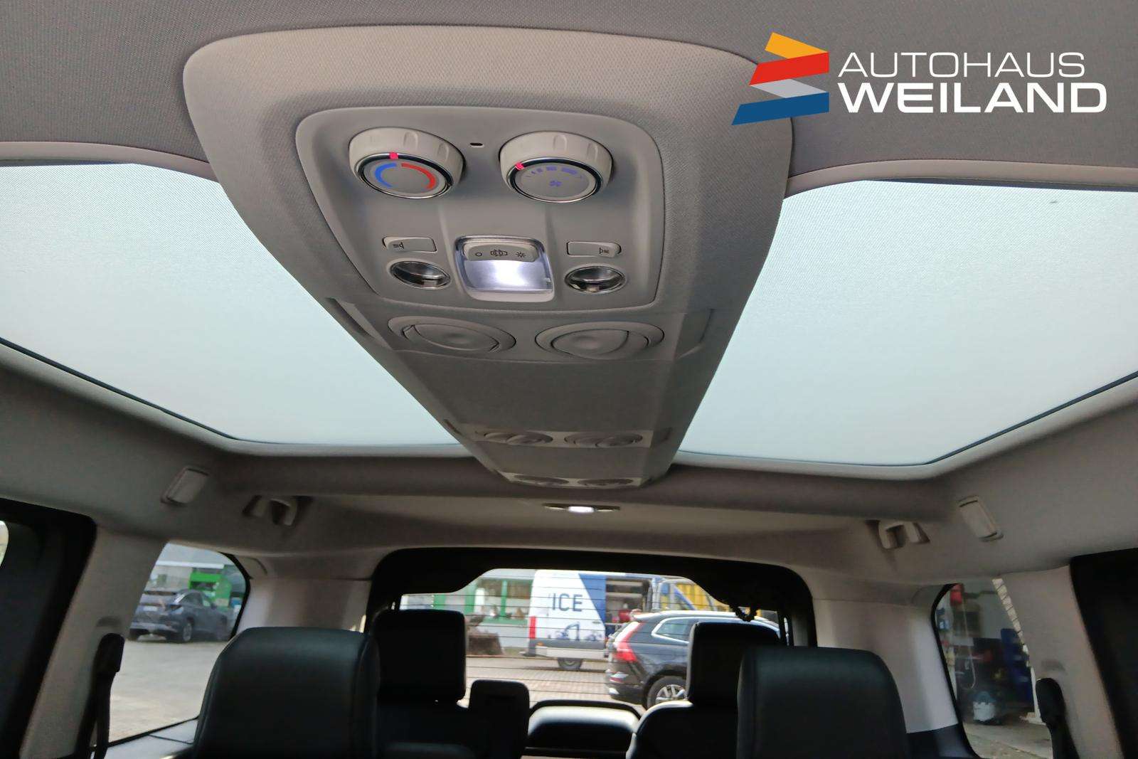 Fahrzeugbild eines Peugeot Traveller