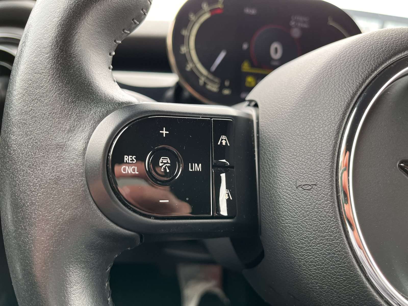 Fahrzeugbild eines MINI COOPER