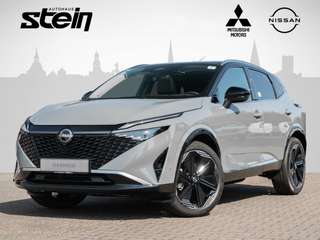 Schräge Frontansicht auf einen Nissan Qashqai , freigestellt