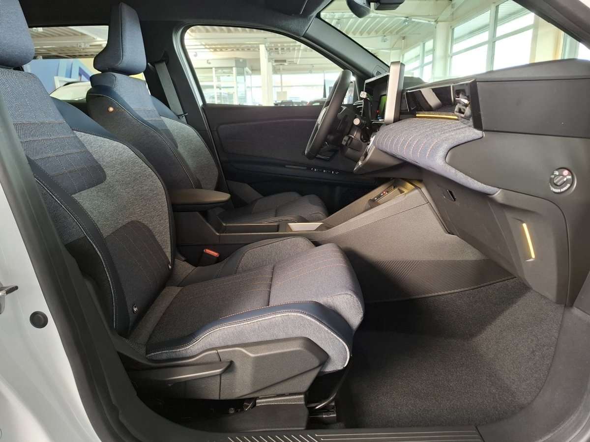 Fahrzeugbild eines Renault 4 E-TECH