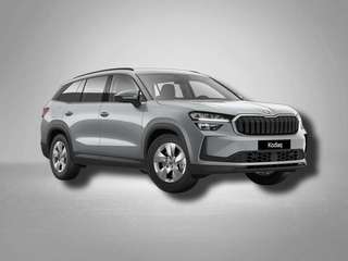 Schräge Frontansicht auf einen Skoda Kodiaq , freigestellt