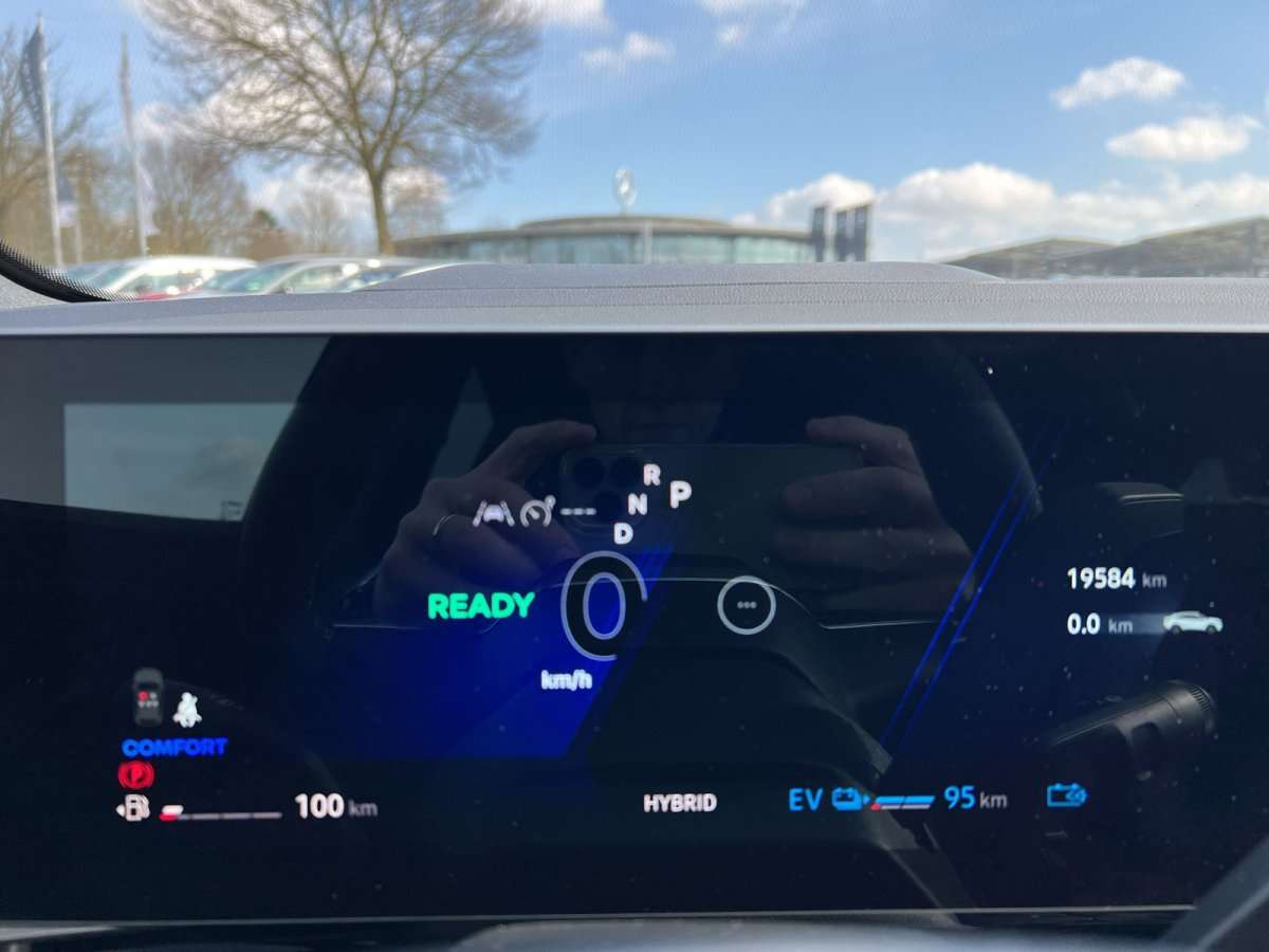 Fahrzeugbild eines Renault Rafale