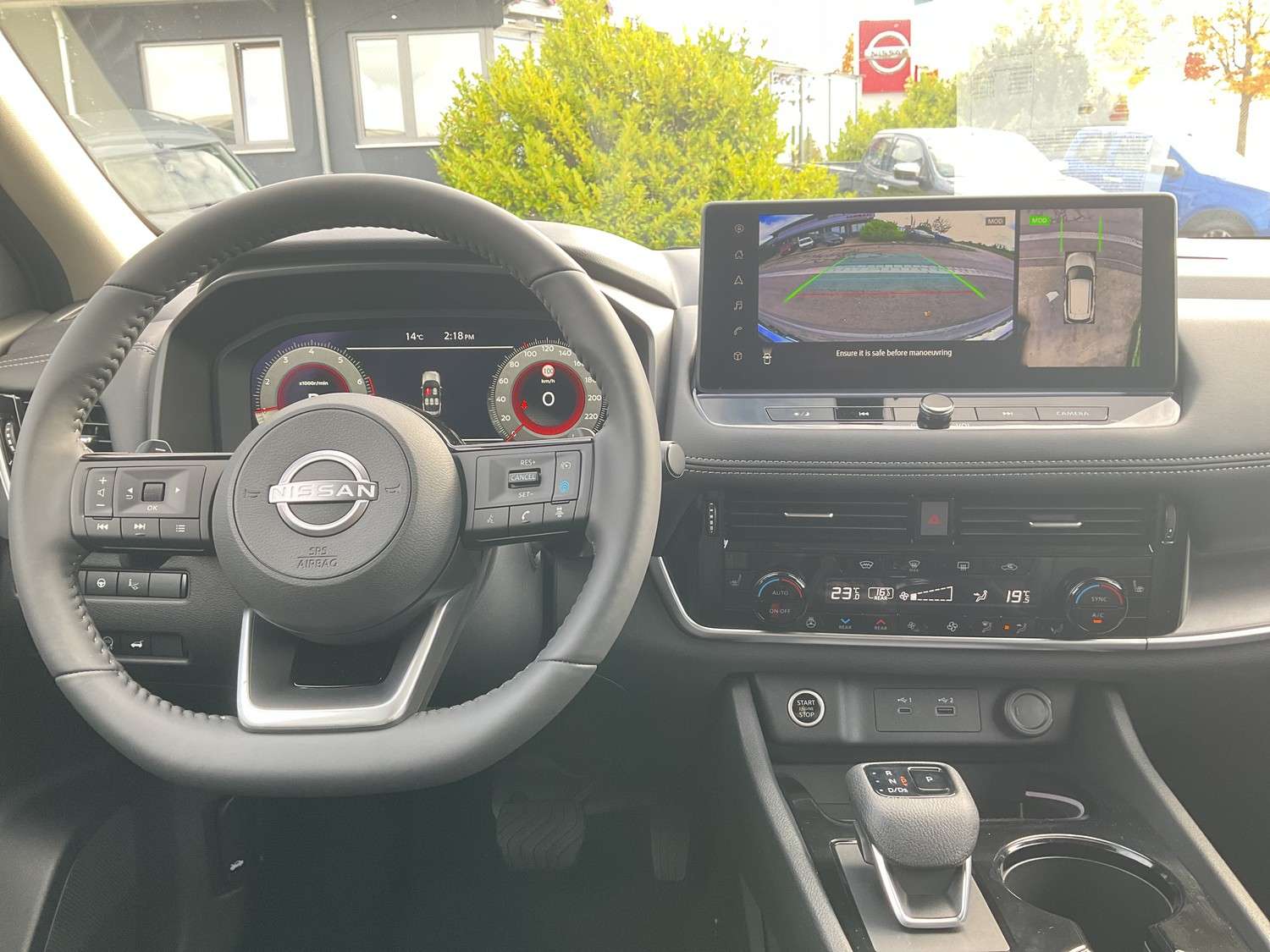 Fahrzeugbild eines Nissan X-TRAIL