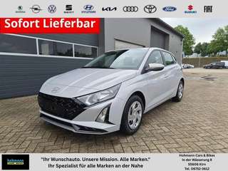 Schräge Frontansicht auf einen Hyundai i20 , freigestellt