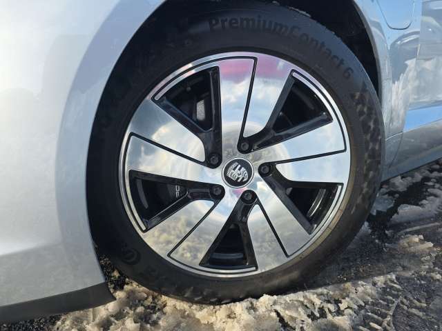 Fahrzeugbild eines Porsche Taycan