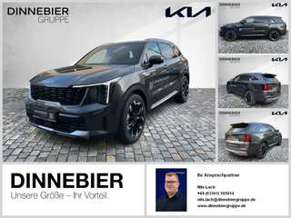 Schräge Frontansicht auf einen Kia Sorento , freigestellt