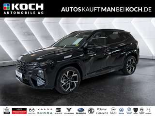 Schräge Frontansicht auf einen Hyundai Tucson , freigestellt