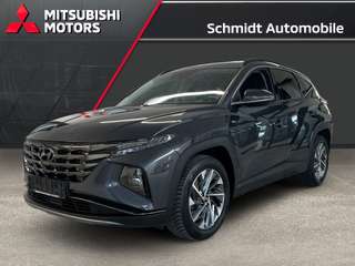 Schräge Frontansicht auf einen Hyundai Tucson , freigestellt