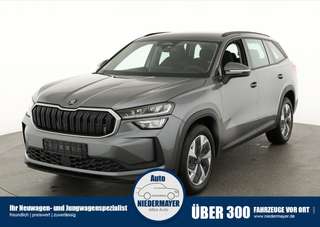 Schräge Frontansicht auf einen Skoda Kodiaq , freigestellt