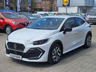 Schräge Frontansicht auf einen Renault Clio , freigestellt