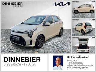 Schräge Frontansicht auf einen Kia Picanto , freigestellt