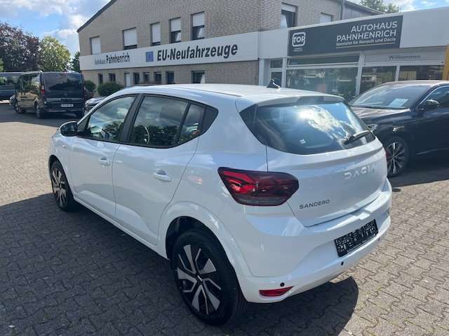 Fahrzeugbild eines Dacia Sandero