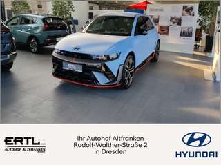 Schräge Frontansicht auf einen Hyundai IONIQ 5 , freigestellt