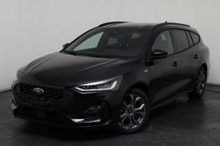 Schräge Frontansicht auf einen Ford Focus , freigestellt