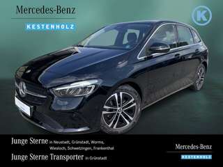 Schräge Frontansicht auf einen Mercedes-Benz B-Klasse , freigestellt