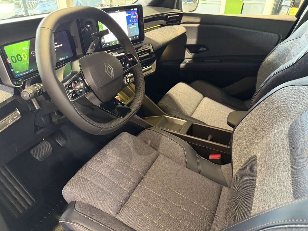 Fahrzeugbild eines Renault 4 E-TECH