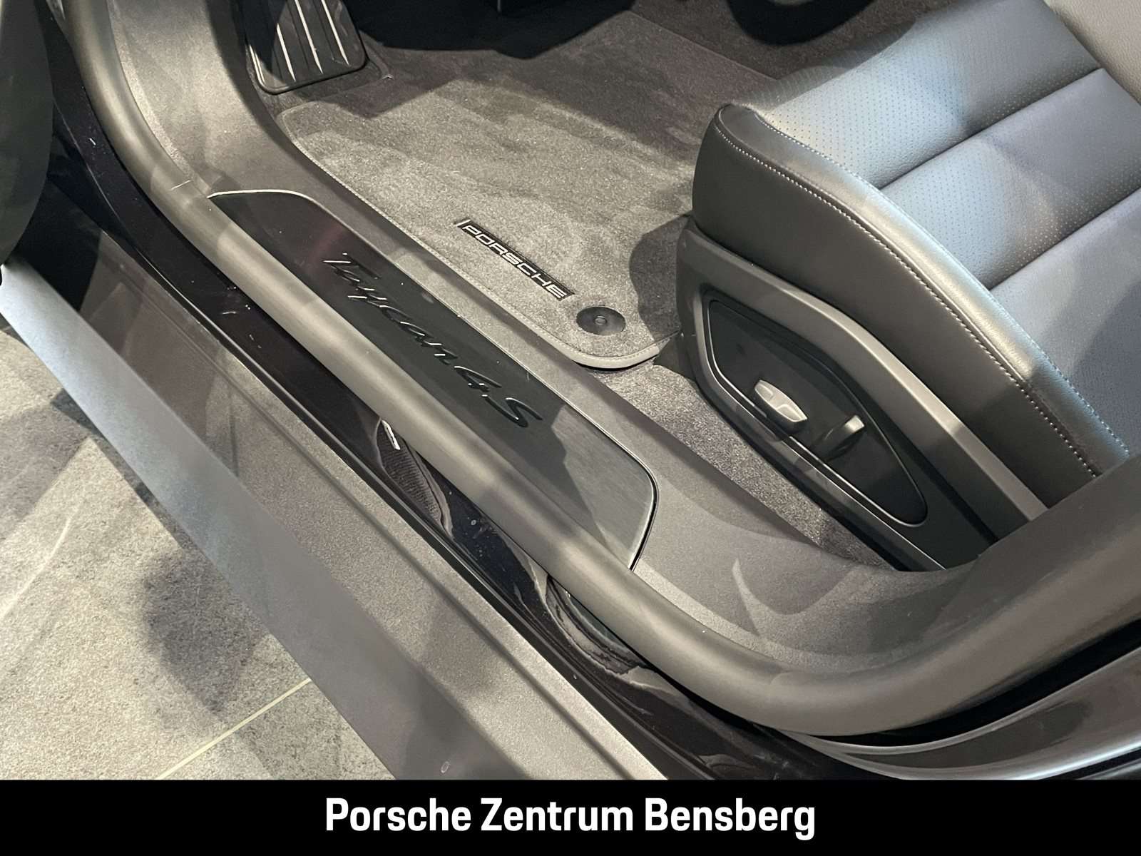 Fahrzeugbild eines Porsche Taycan