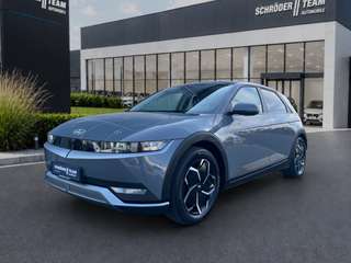 Schräge Frontansicht auf einen Hyundai IONIQ 5 , freigestellt
