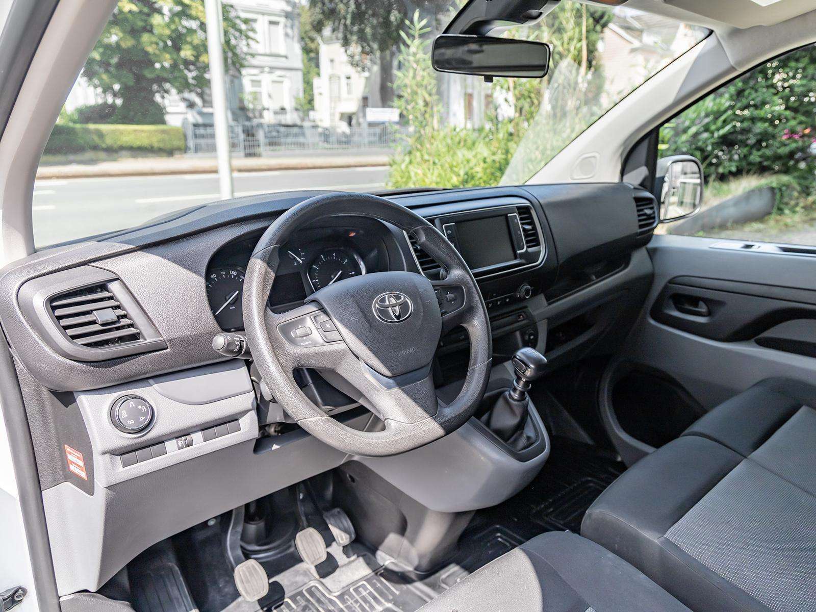 Fahrzeugbild eines Toyota Proace