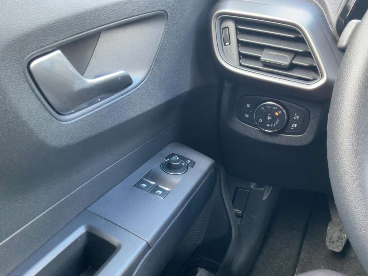 Fahrzeugbild eines Ford Transit Courier