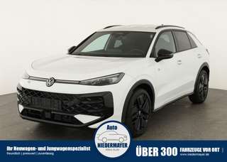 Schräge Frontansicht auf einen Volkswagen T-Roc , freigestellt