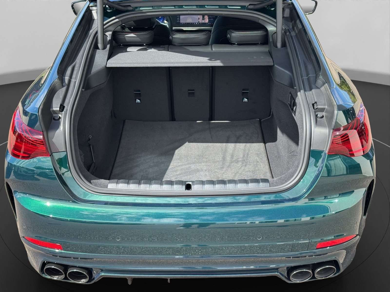 Fahrzeugbild eines Alpina B4