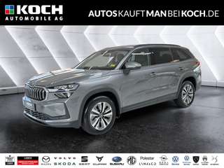 Schräge Frontansicht auf einen Skoda Kodiaq , freigestellt