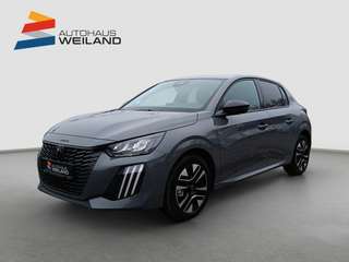 Schräge Frontansicht auf einen Peugeot 208 , freigestellt