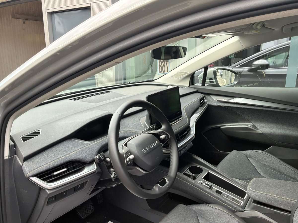 Fahrzeugbild eines Skoda ELROQ