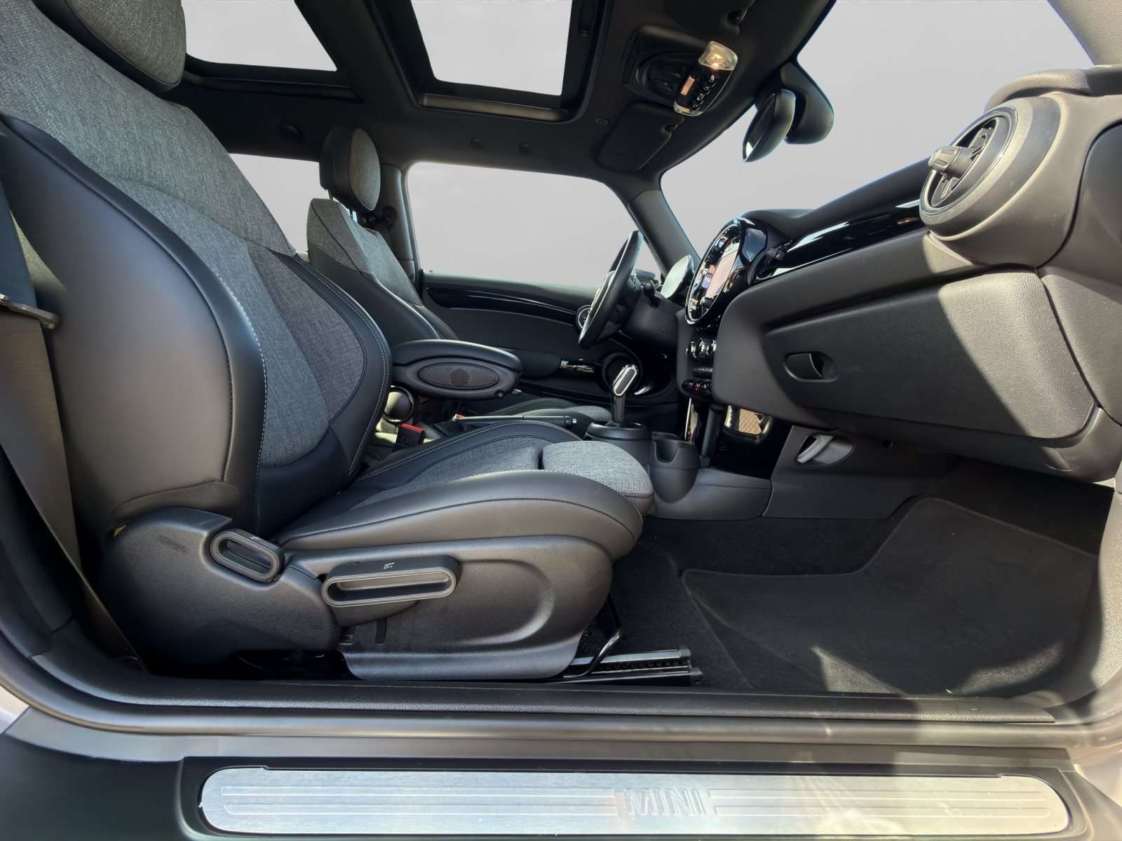 Fahrzeugbild eines MINI COOPER