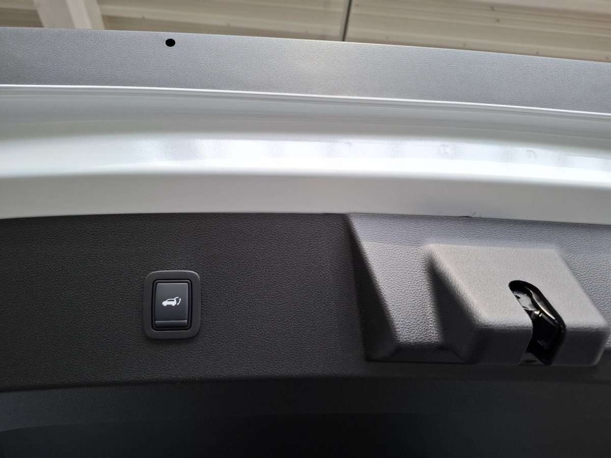 Fahrzeugbild eines Renault 4 E-TECH