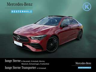 Schräge Frontansicht auf einen Mercedes-Benz CLA , freigestellt