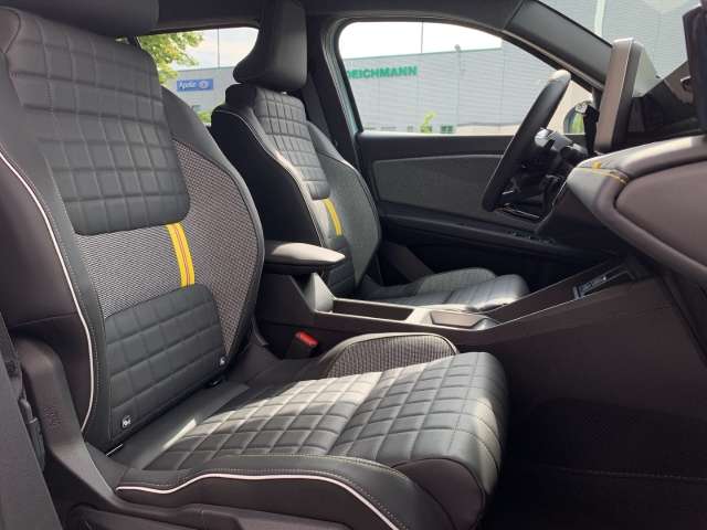 Fahrzeugbild eines Renault 4 E-TECH