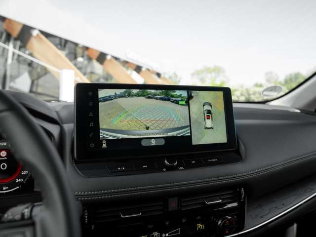 Fahrzeugbild eines Nissan X-TRAIL