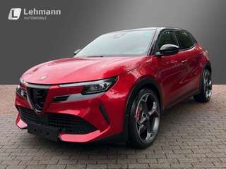 Schräge Frontansicht auf einen Alfa Romeo Junior , freigestellt