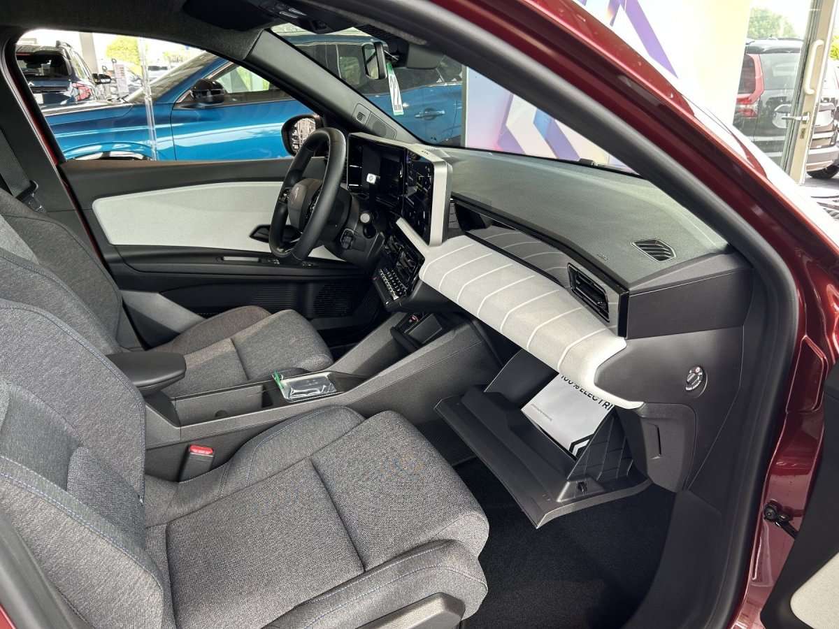 Fahrzeugbild eines Renault 4 E-TECH