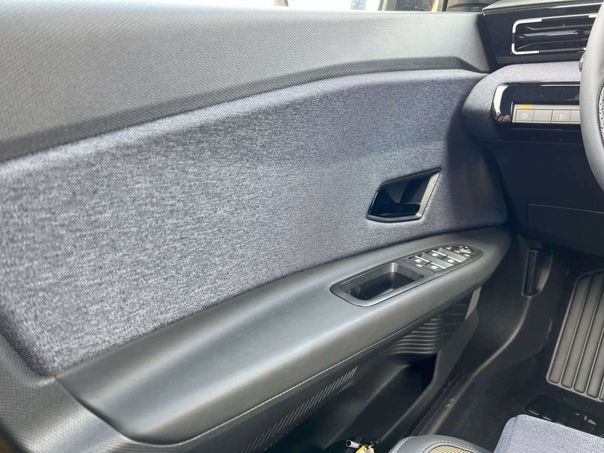 Fahrzeugbild eines Renault 5 E-TECH