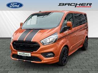 Schräge Frontansicht auf einen Ford Tourneo Custom , freigestellt
