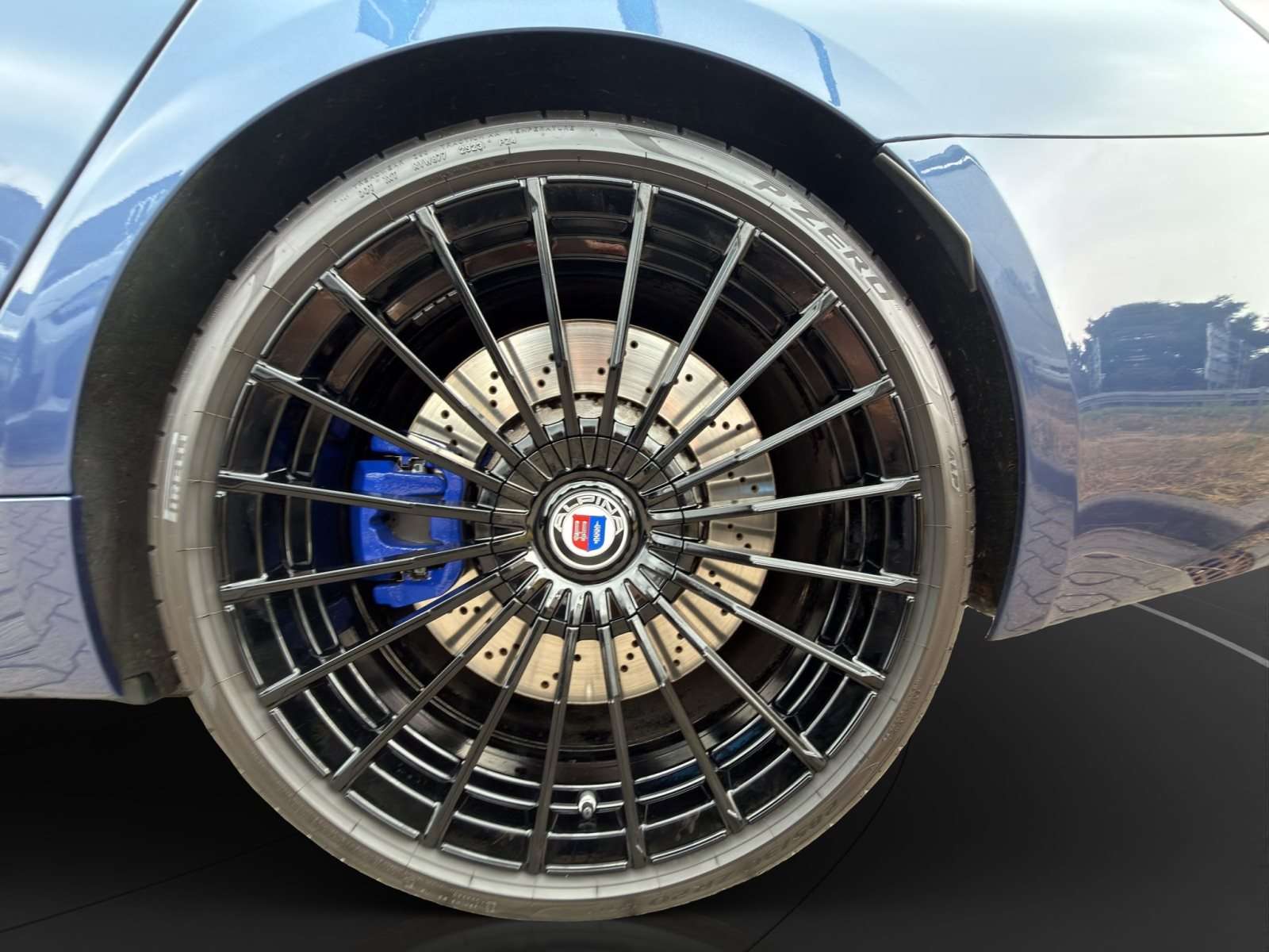 Fahrzeugbild eines Alpina B5