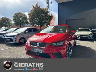 Schräge Frontansicht auf einen SEAT Ibiza , freigestellt
