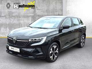 Schräge Frontansicht auf einen Renault Austral , freigestellt