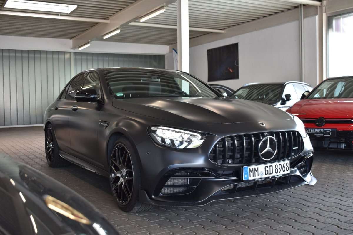 Fahrzeugbild eines Mercedes-Benz E-Klasse