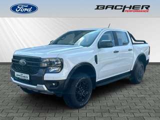 Schräge Frontansicht auf einen Ford Ranger , freigestellt